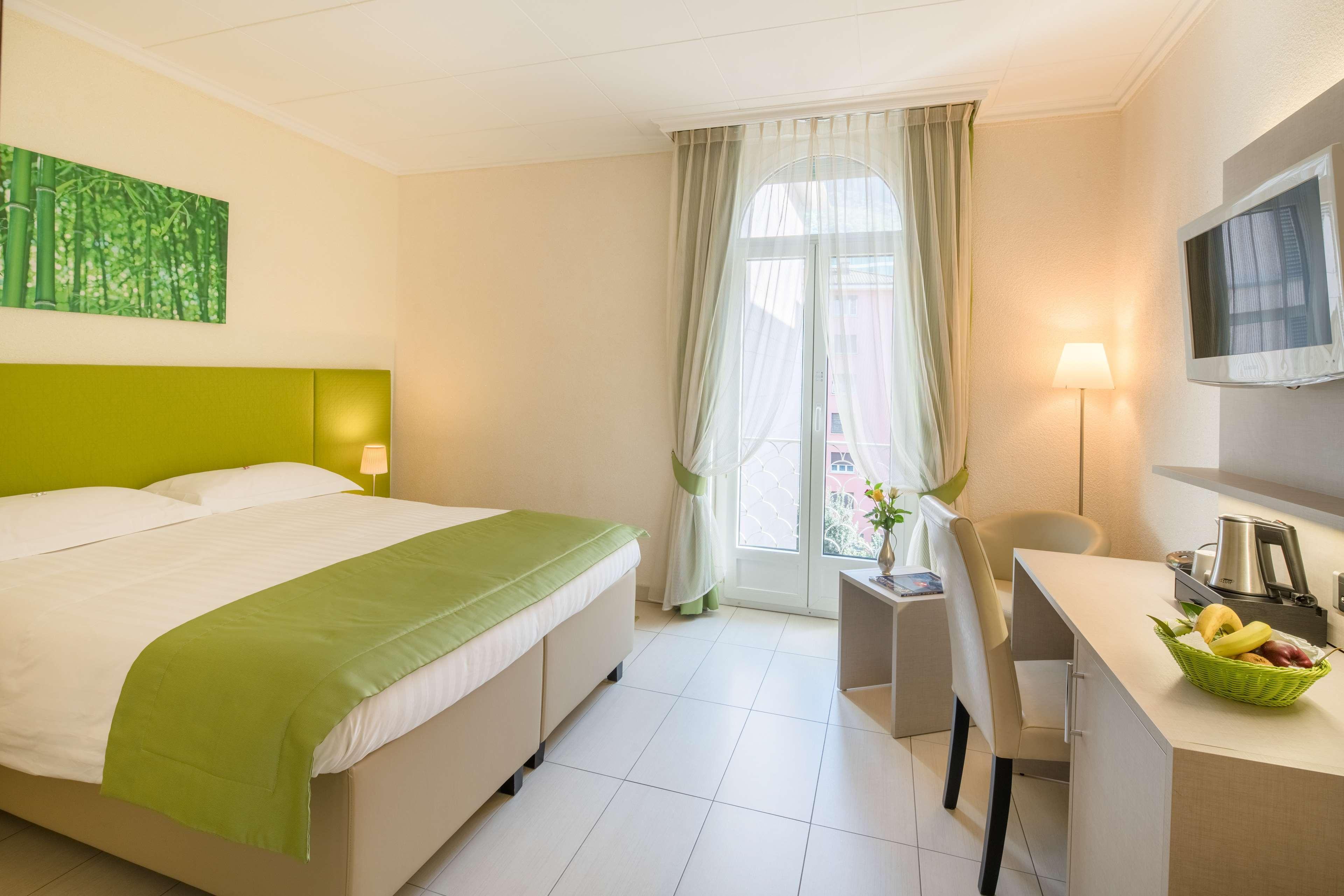 Western Bellevue Au 4*