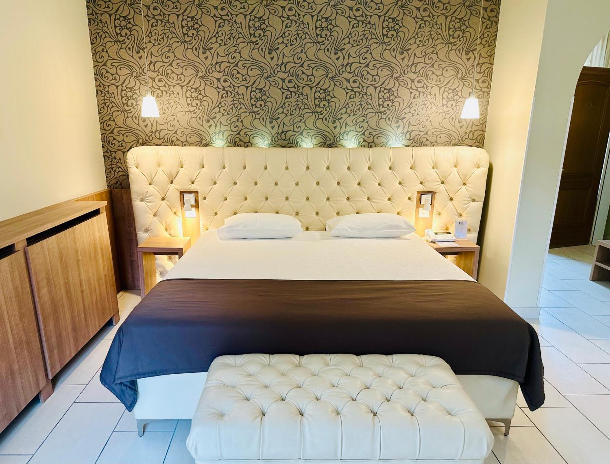 Western Bellevue Au 4*