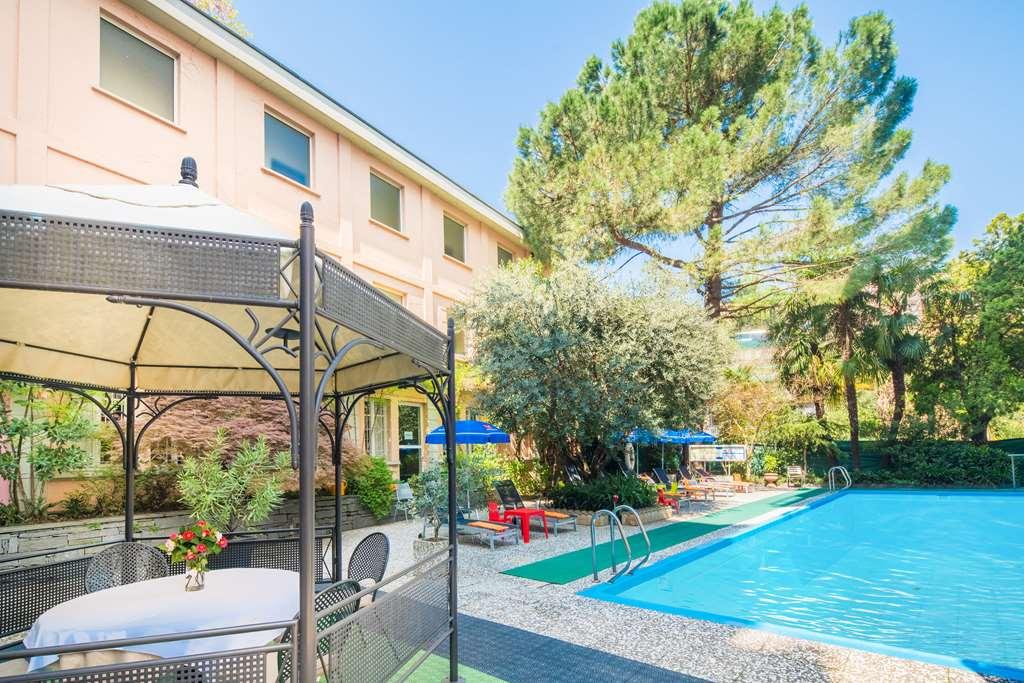 Western Bellevue Au 4*